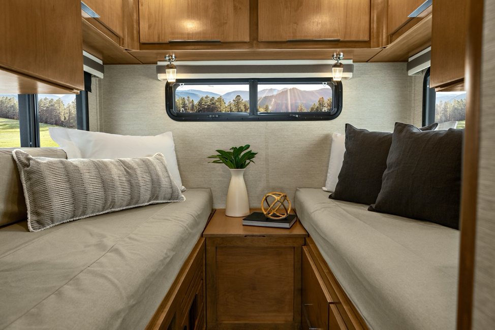 RV Spotlight Tiffin Wayfarer 25RW Class C Motorhome   10 