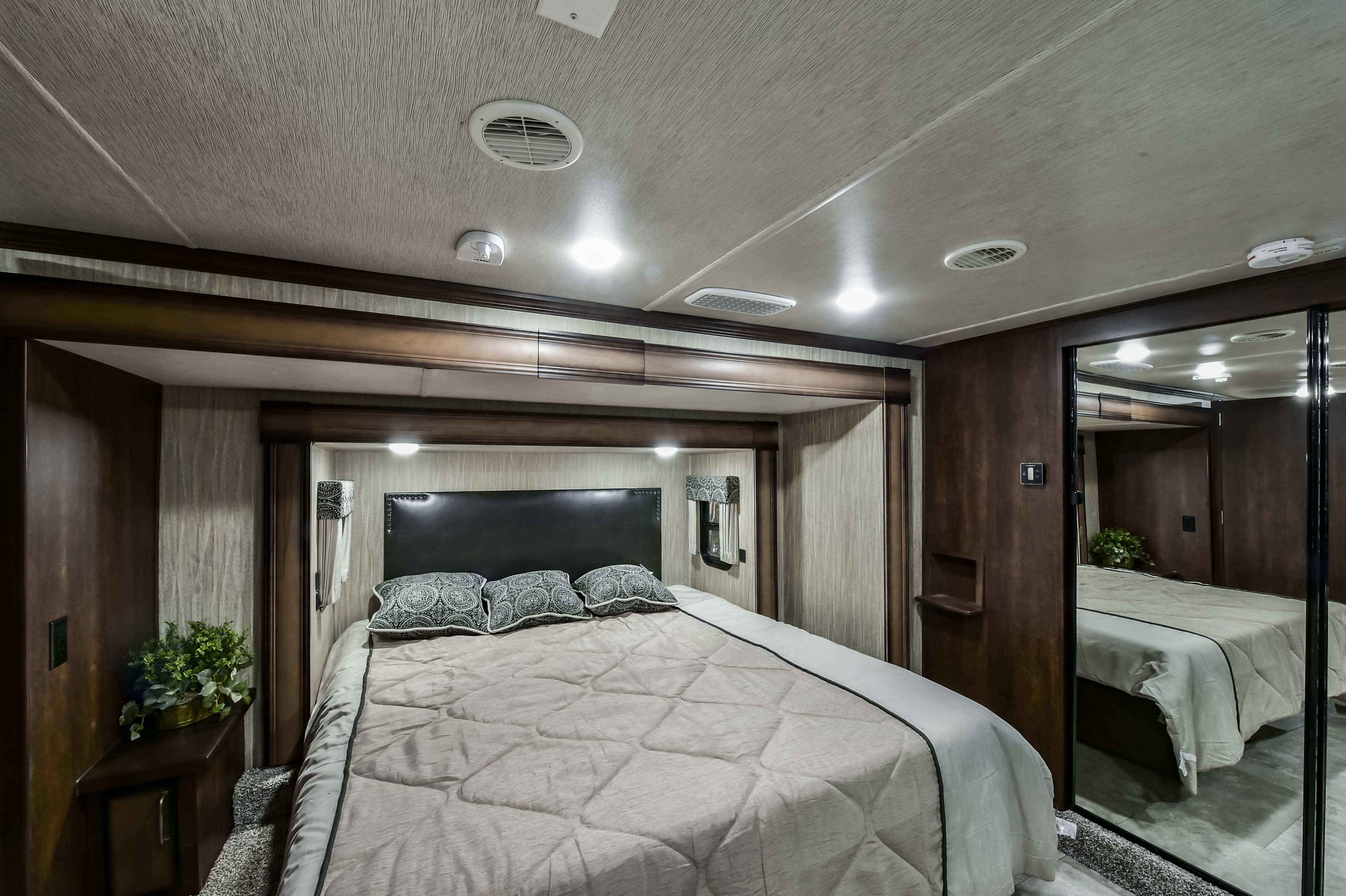 reflection rv 5th wheel with king bed