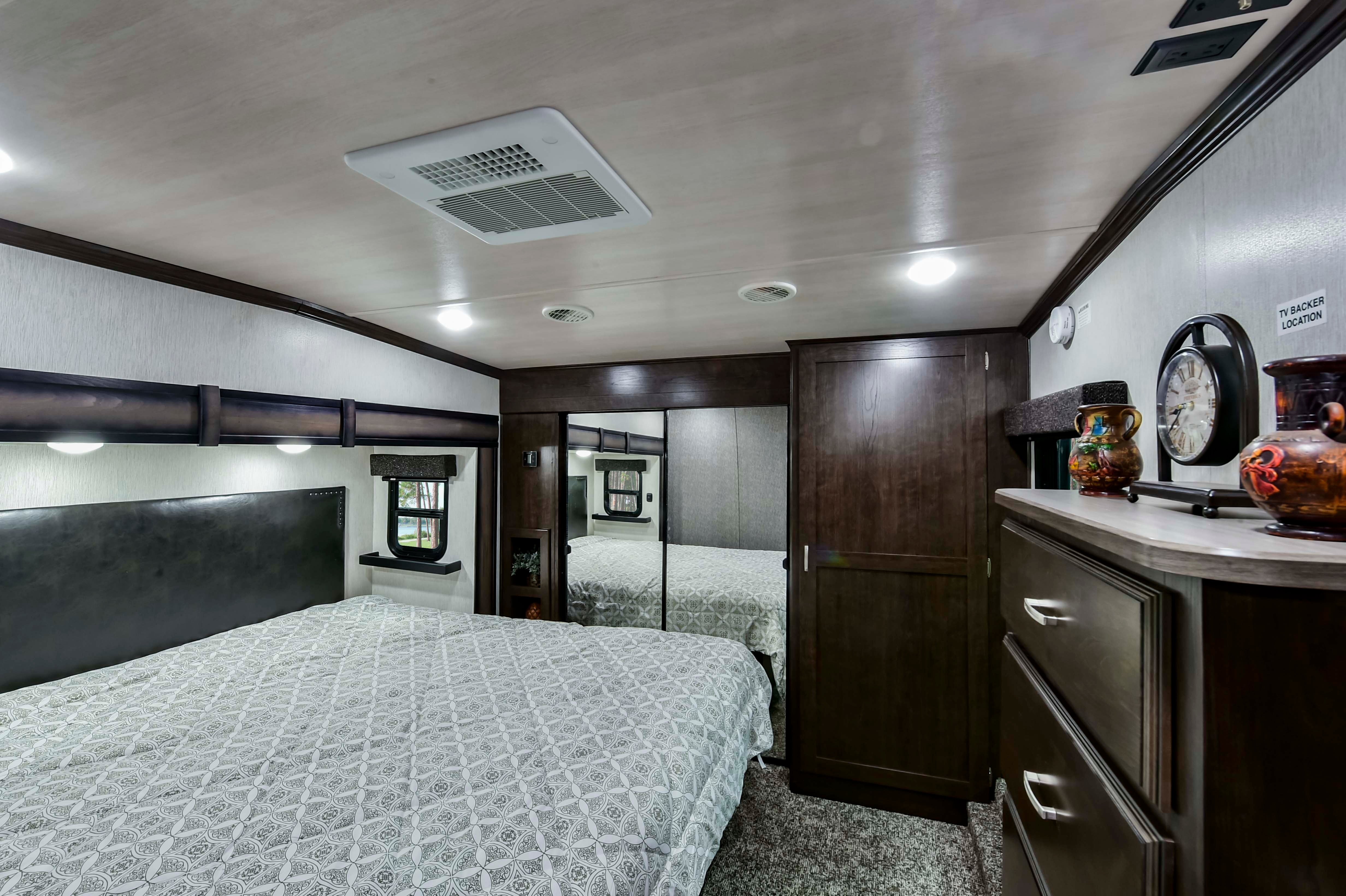 heartland elkridge fifth wheel private bedroom