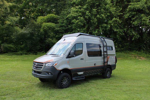 Remote Vans 2026 Friday Exterior Side Ladder