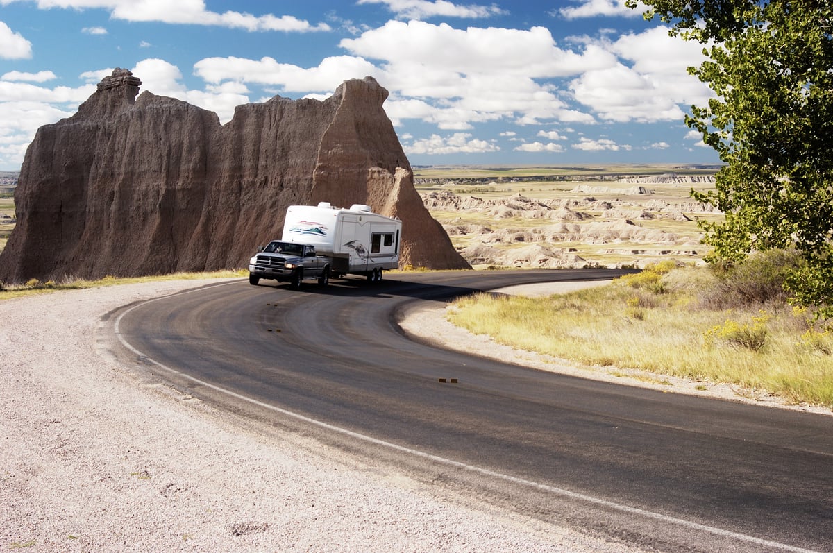 5th wheel driving between mountains