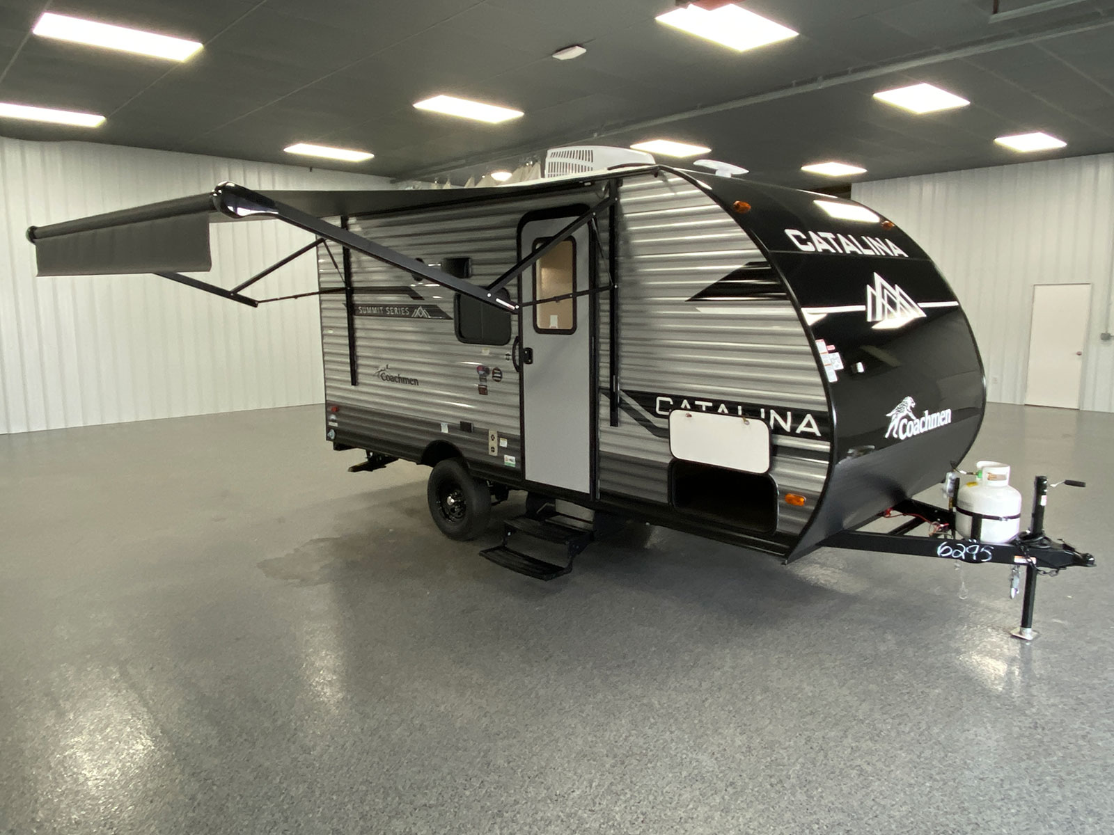 Top Five Travel Trailers Under 30 000   EXT 002 