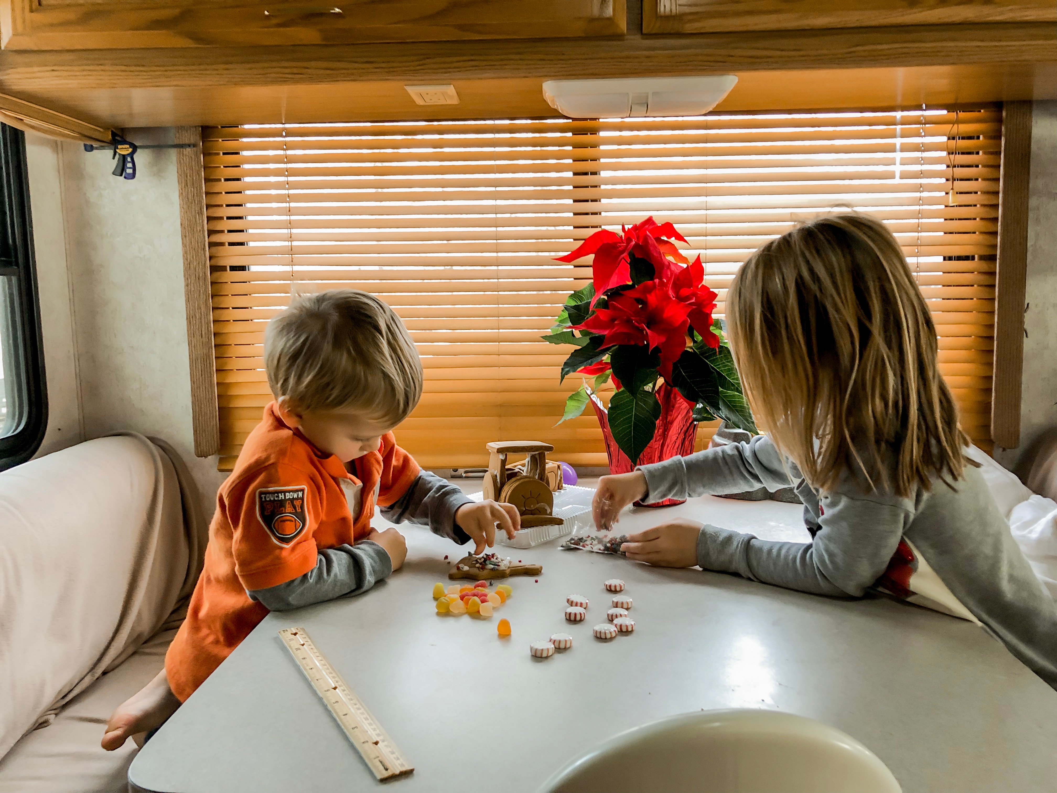 Top 9 Holiday RV Decorating Tips from Full-Time RVers