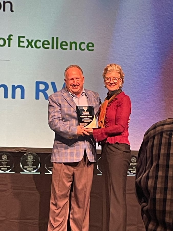 jeff_hirsch_accepts_award_from_care_camps