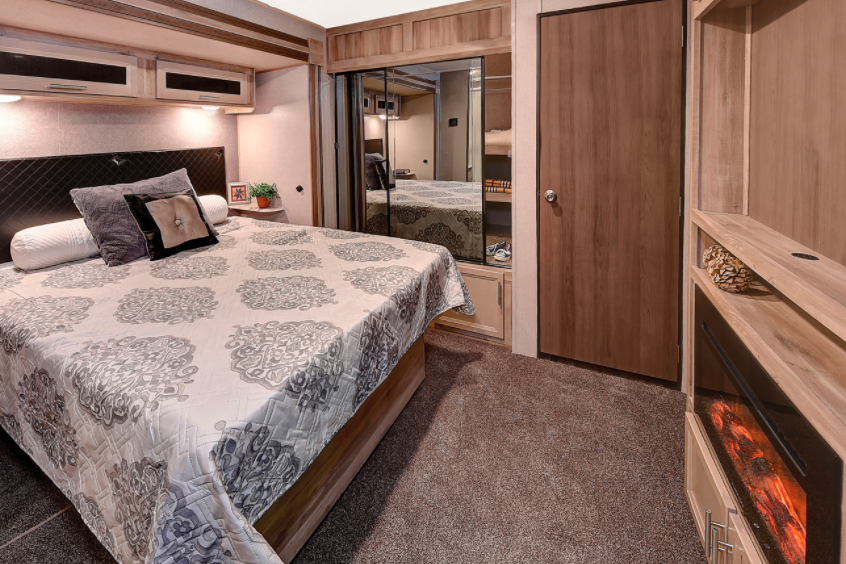 coachmen catalina legacy edition travel trailer bedroom