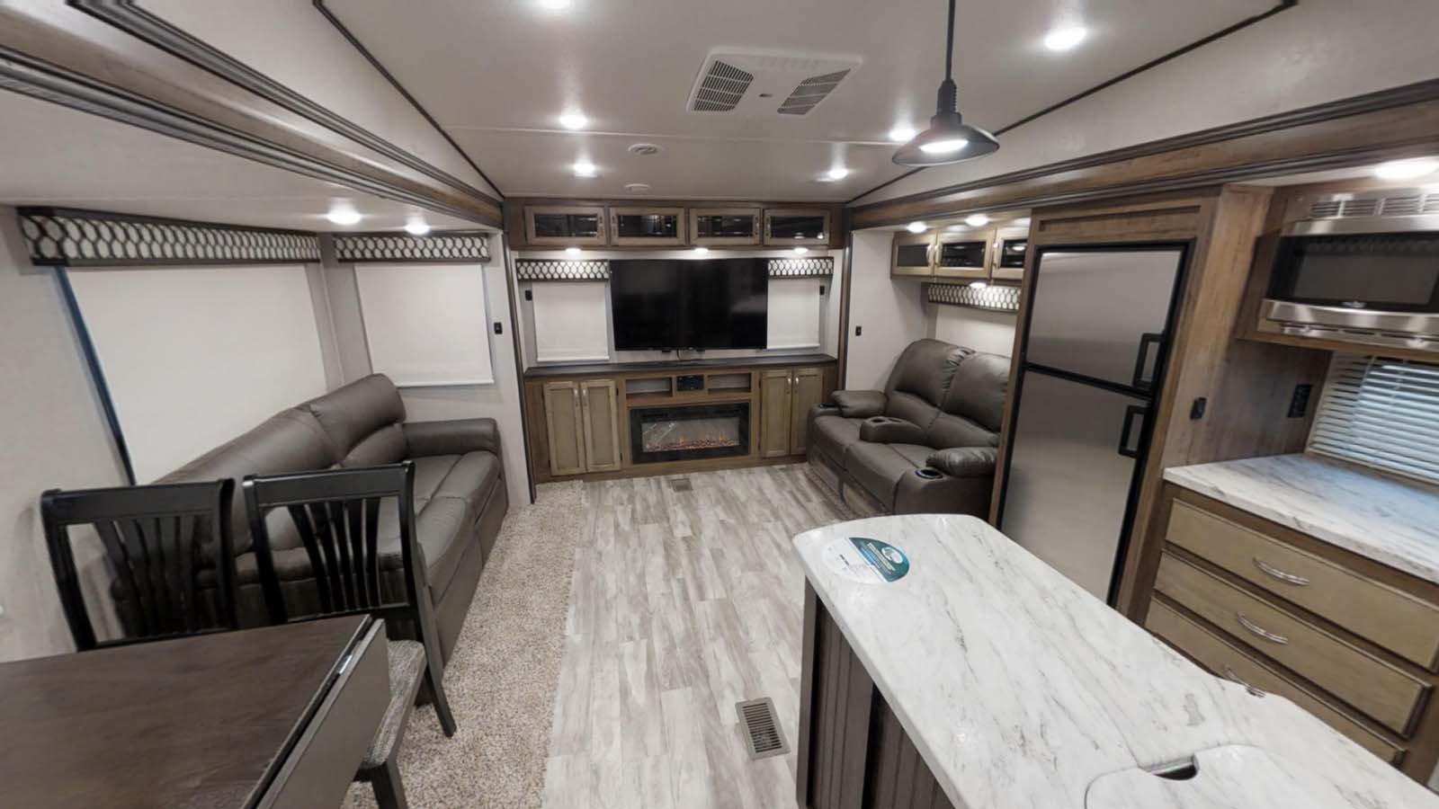 coachmen chaparral lite fifth wheel common area