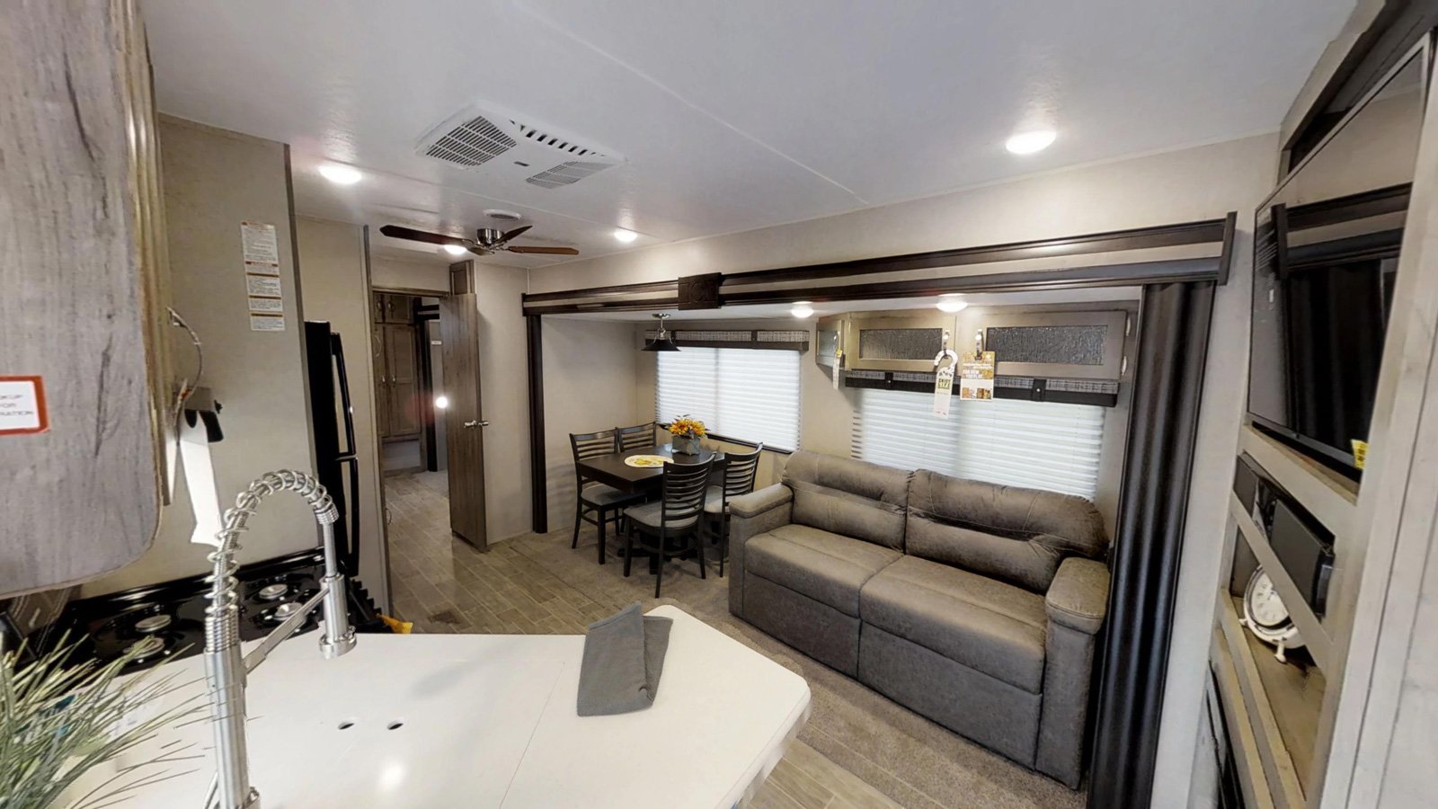 palomino puma destination trailer interior