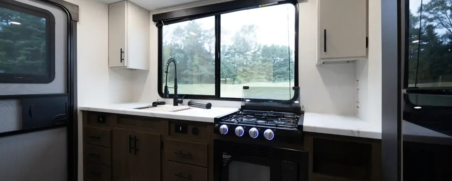 westbrook-luxury-245rklc-kitchen
