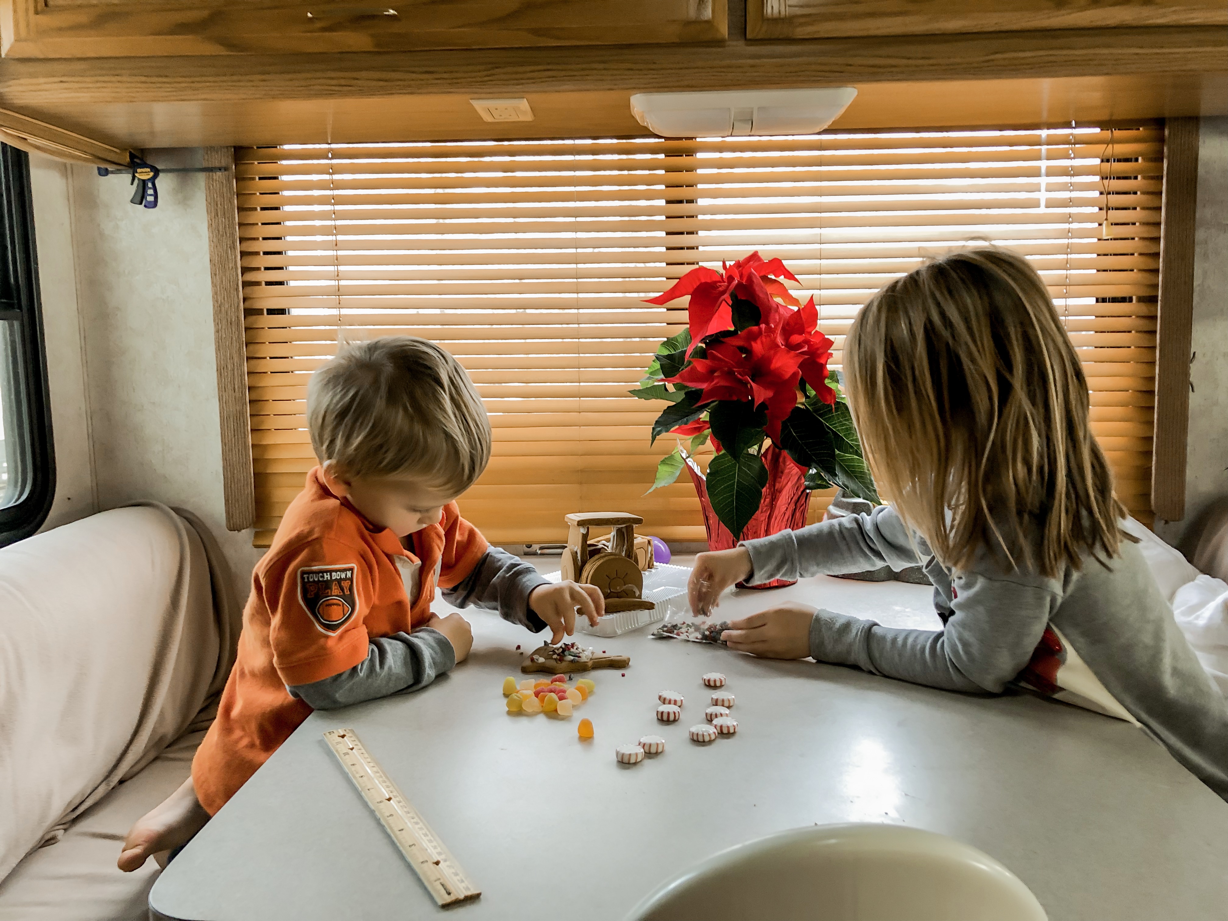 Top 9 Holiday RV Decorating Tips from Full-Time RVers